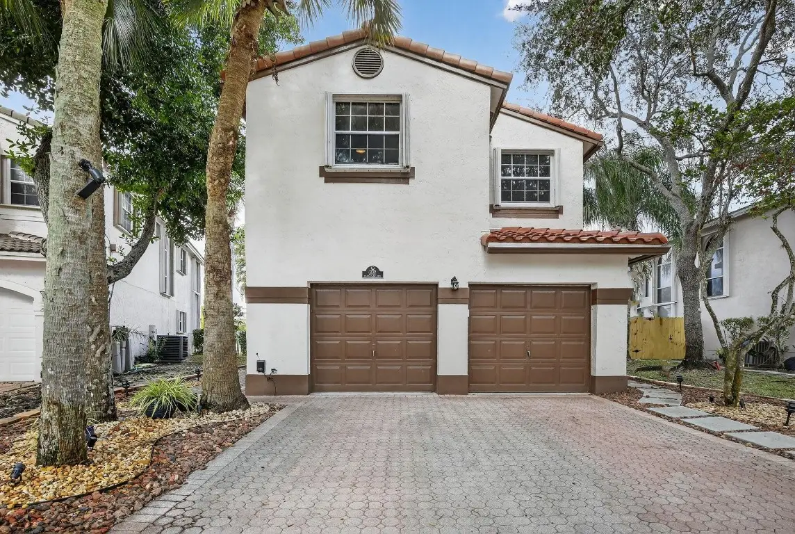 9861 Fairway Cove Lane, Plantation, FL 33324 - Image #1