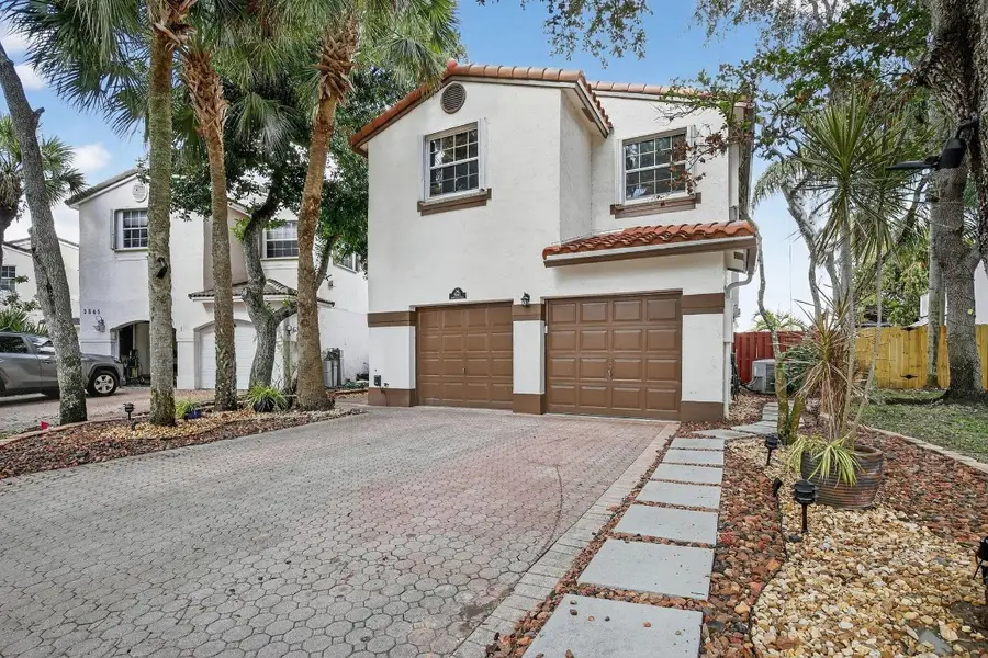 9861 Fairway Cove Lane, Plantation, FL 33324 - Image #2