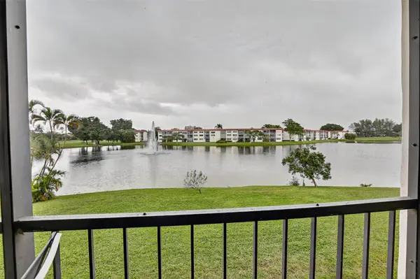 9623 S Hollybrook Lake Dr #204, Pembroke Pines, FL 33025