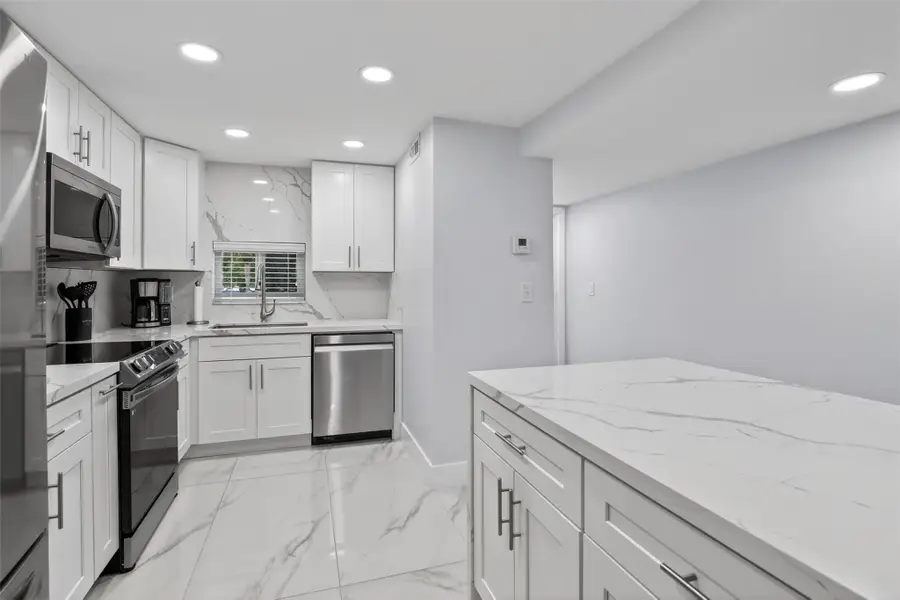 9623 S Hollybrook Lake Dr #204, Pembroke Pines, FL 33025 - Image #3