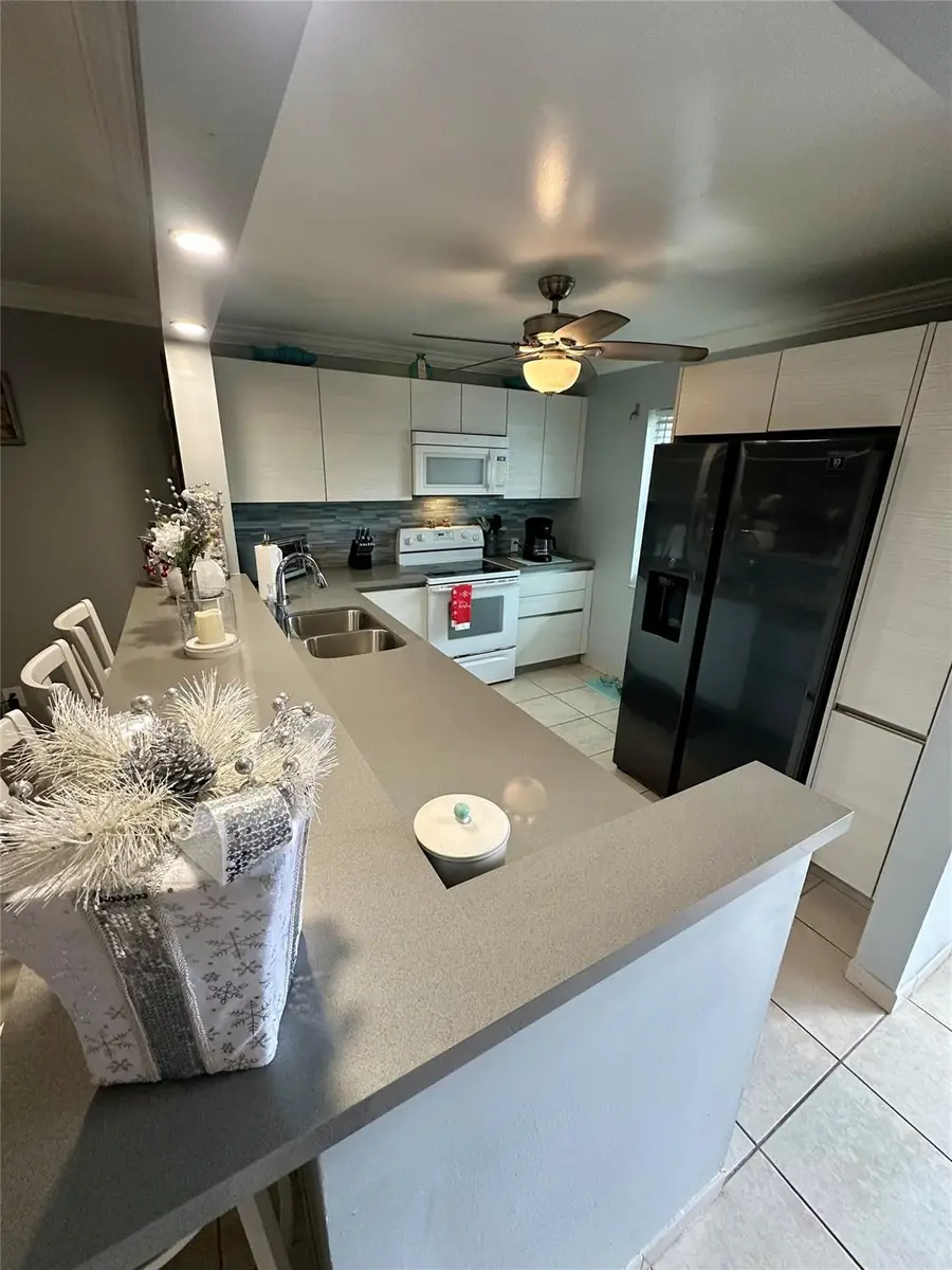 325 SE 11th Ter #107, Dania Beach, FL 33004 - Image #3