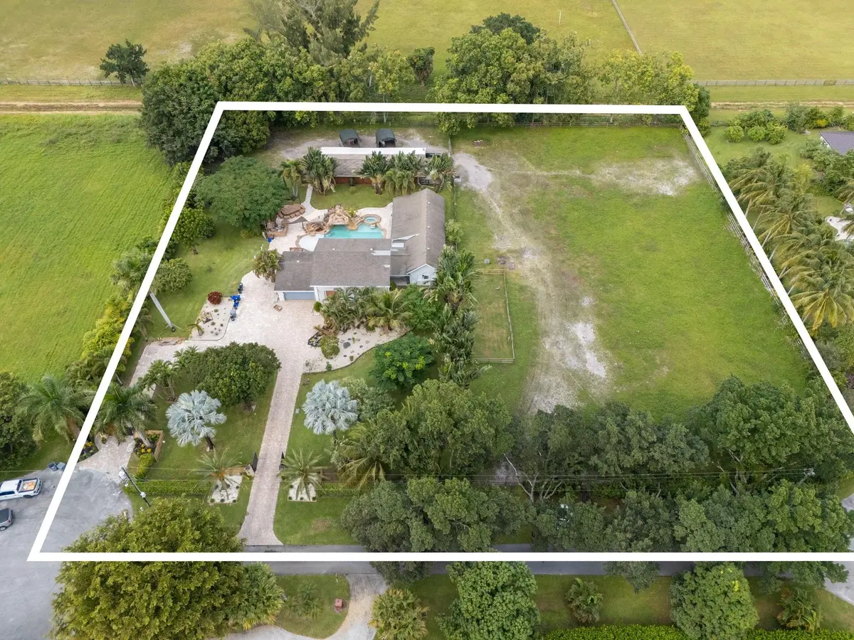8233 Stagecoach Ln, Boca Raton, FL 33496 - Image #1