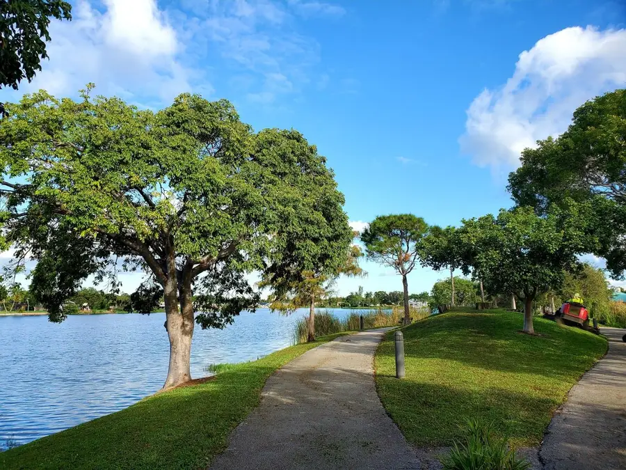 120 Royal Park Dr #B4, Oakland Park, FL 33309 - Image #2