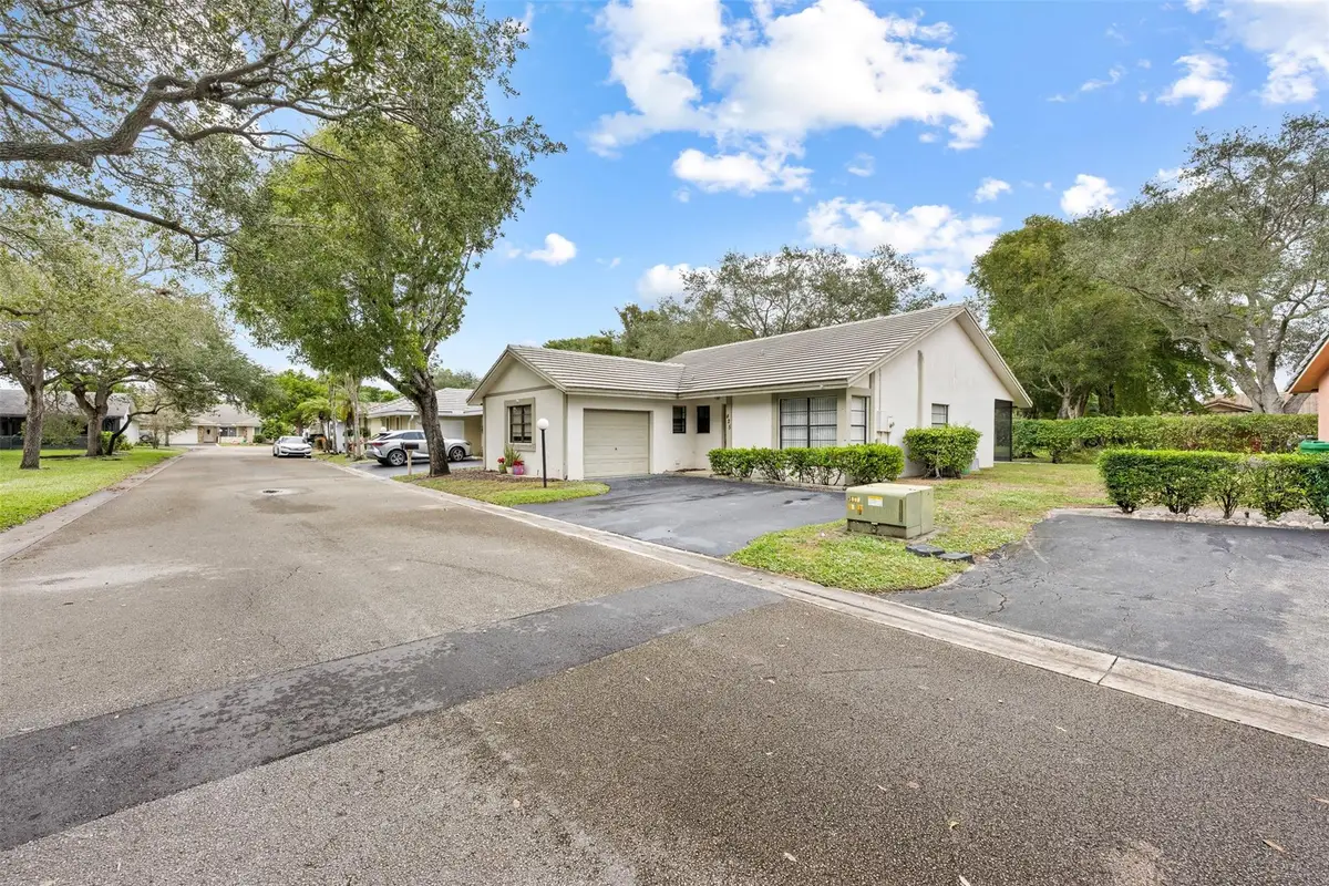 425 Shadow Wood Ln, Coral Springs, FL 33071 - Image #1