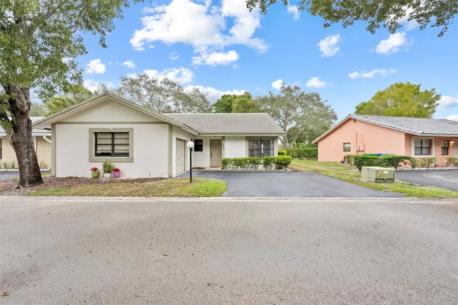 425 Shadow Wood Ln, Coral Springs, FL 33071 - Image #2