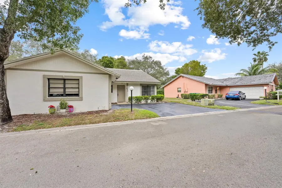 425 Shadow Wood Ln, Coral Springs, FL 33071 - Image #3