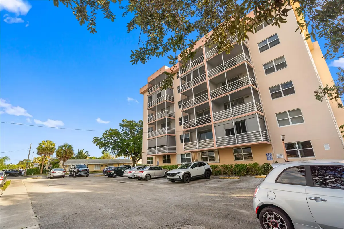 1830 Dixieanna St #404, Hollywood, FL 33020 - Image #1