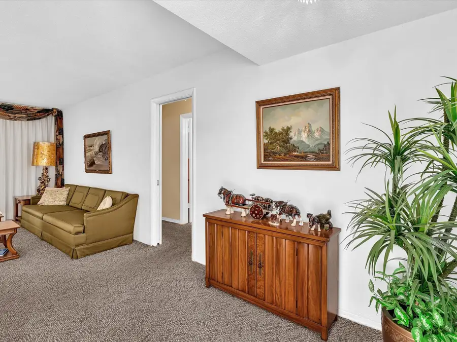 407 S Highland Dr, Hollywood, FL 33021 - Image #2