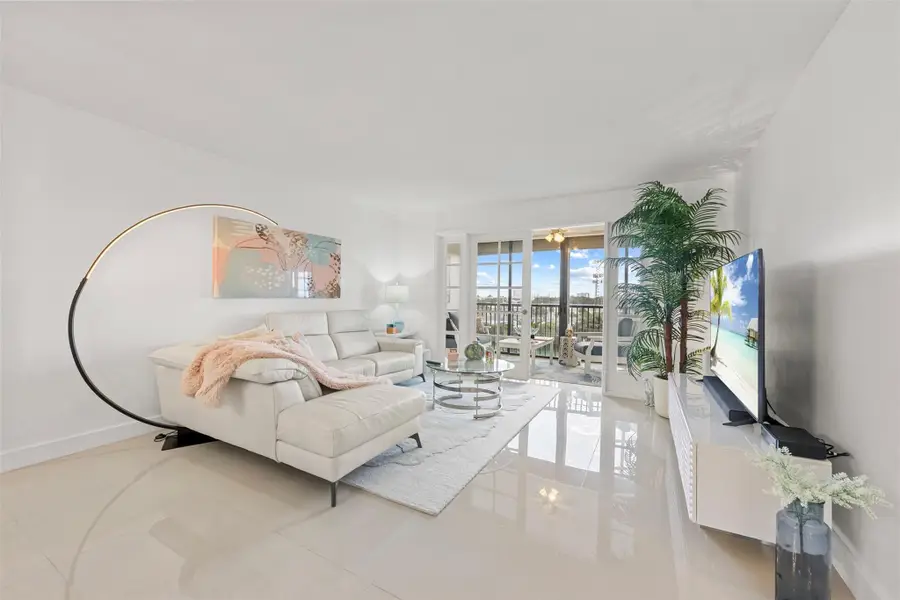 2202 S Cypress Bend Dr #606, Pompano Beach, FL 33069 - Image #3