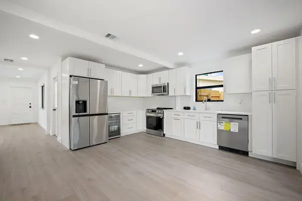 699 NE 40th St, Oakland Park, FL 33334