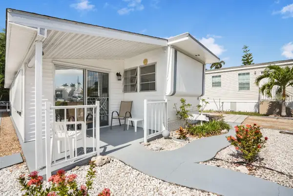 8573 SW 16th St, Davie, FL 33324