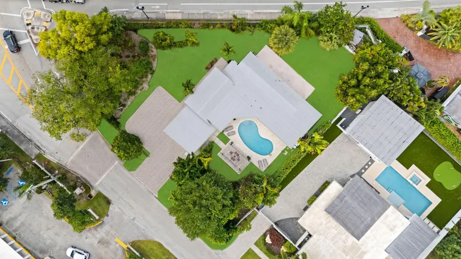 2711 Mayan Dr, Fort Lauderdale, FL 33316 - Image #2