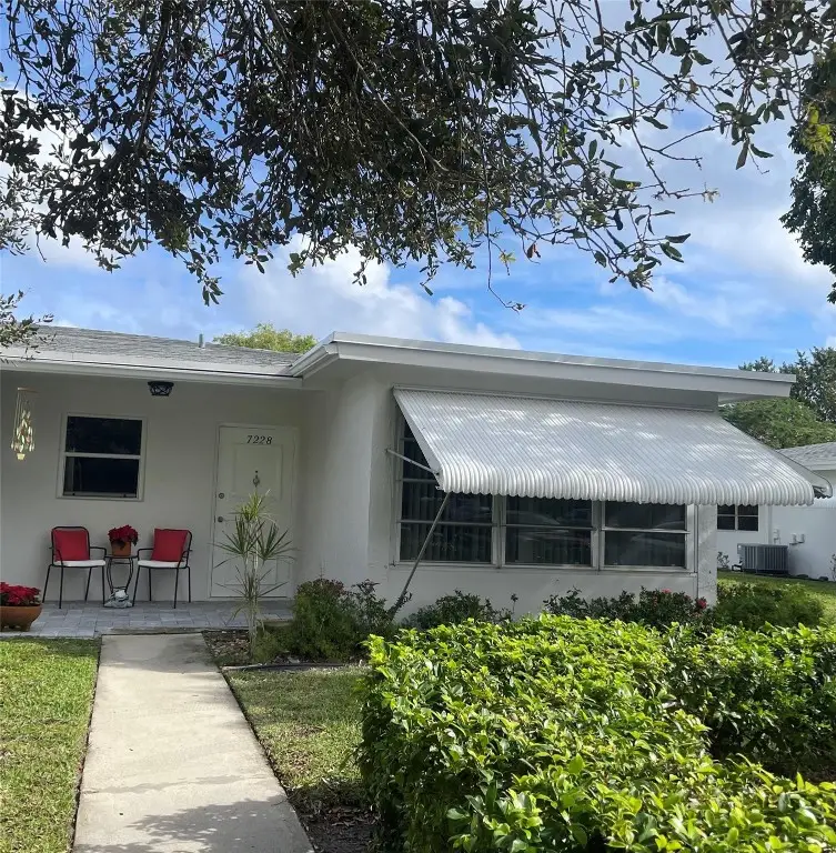 7228 W Oakridge Circle #7228, Lake Worth, FL 33462 - Image #2