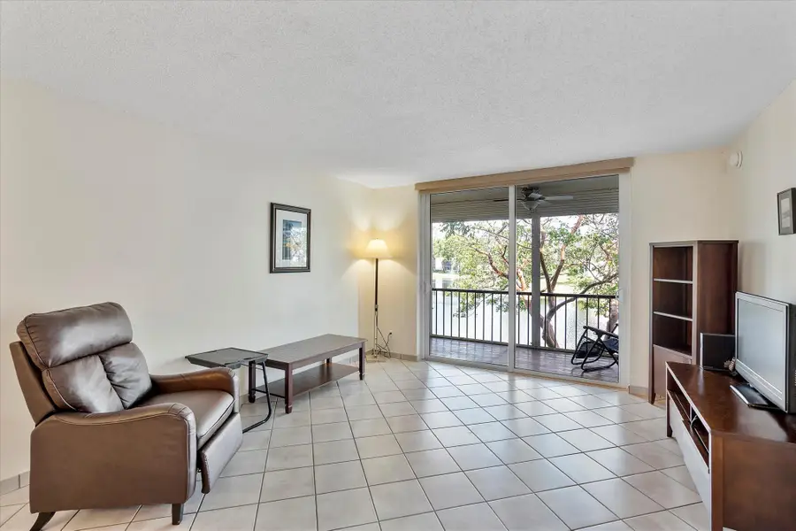 8971 S Hollybrook Blvd #209, Pembroke Pines, FL 33025 - Image #3