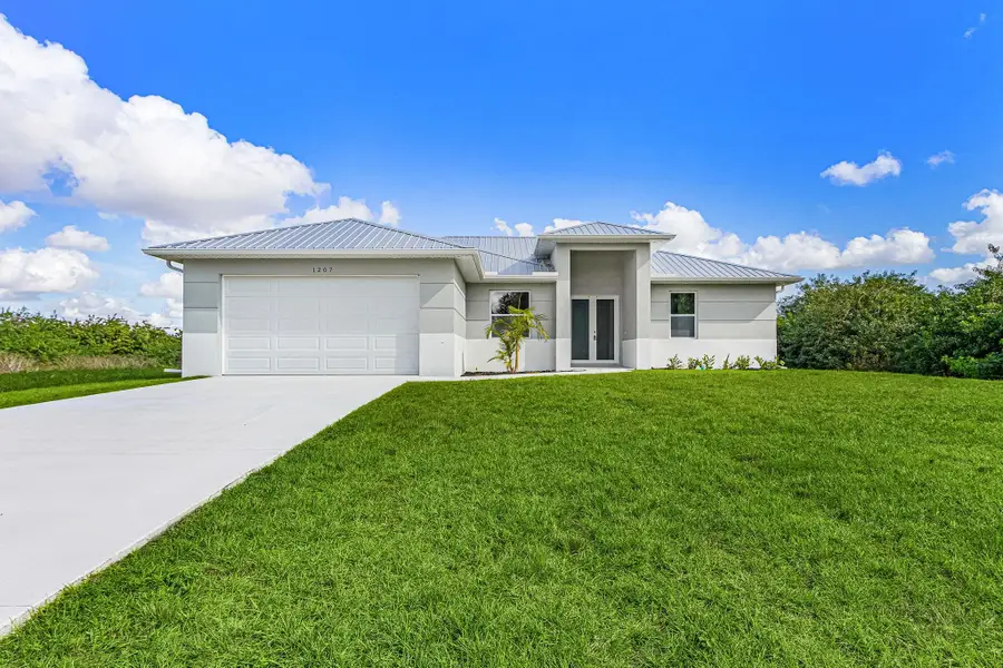 1207 Andover Dr, Labelle, FL 33935 - Image #2