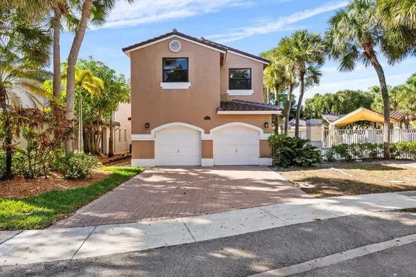 9838 Fairway Cove Lane, Plantation, FL 33324