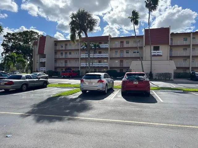 1000 Country Club Dr #403, Margate, FL 33063 - Image #2