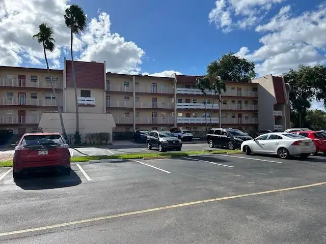 1000 Country Club Dr #403, Margate, FL 33063 - Image #3