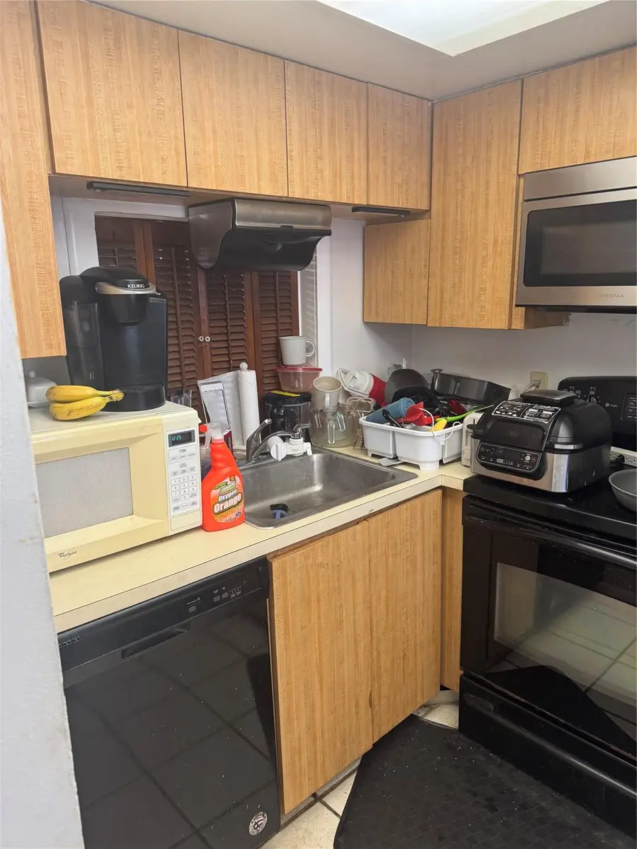 103 Royal Park Dr #2C, Oakland Park, FL 33309 - Image #2