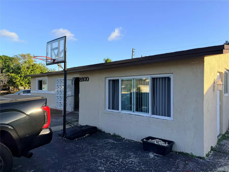 8900 NW 26th Pl, Sunrise, FL 33322 - Image #2