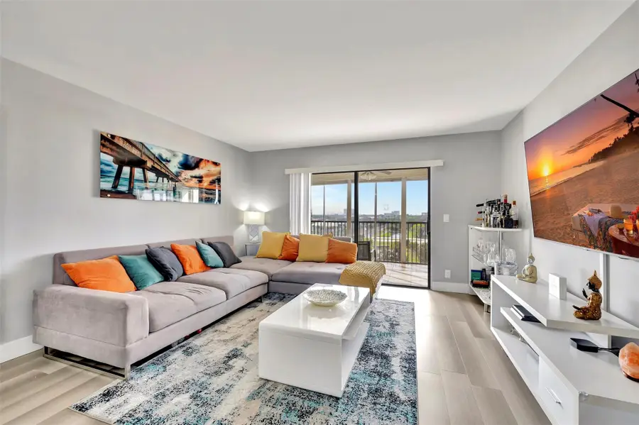 2200 S Cypress Bend Dr #702, Pompano Beach, FL 33069 - Image #2