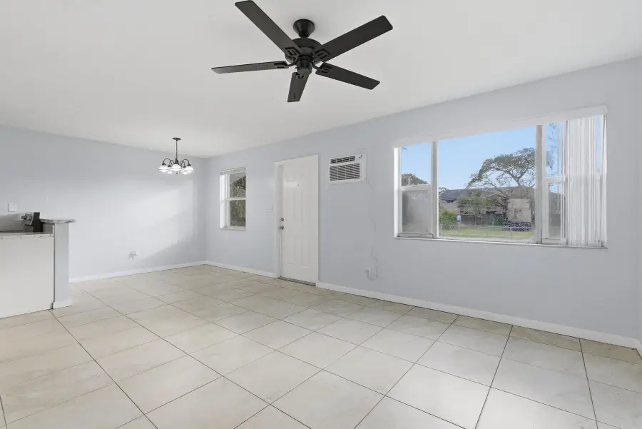 533 NW 15th Way, Fort Lauderdale, FL 33311 - Image #2