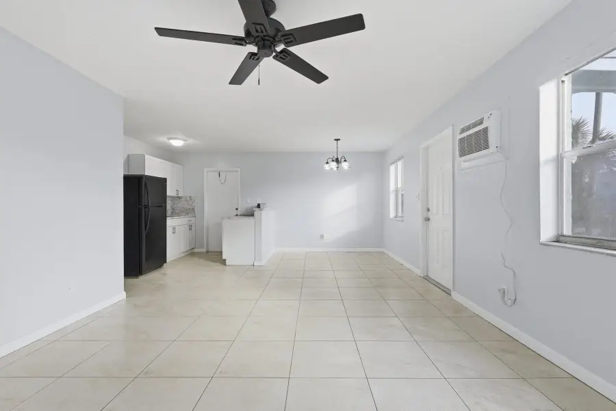 533 NW 15th Way, Fort Lauderdale, FL 33311 - Image #3