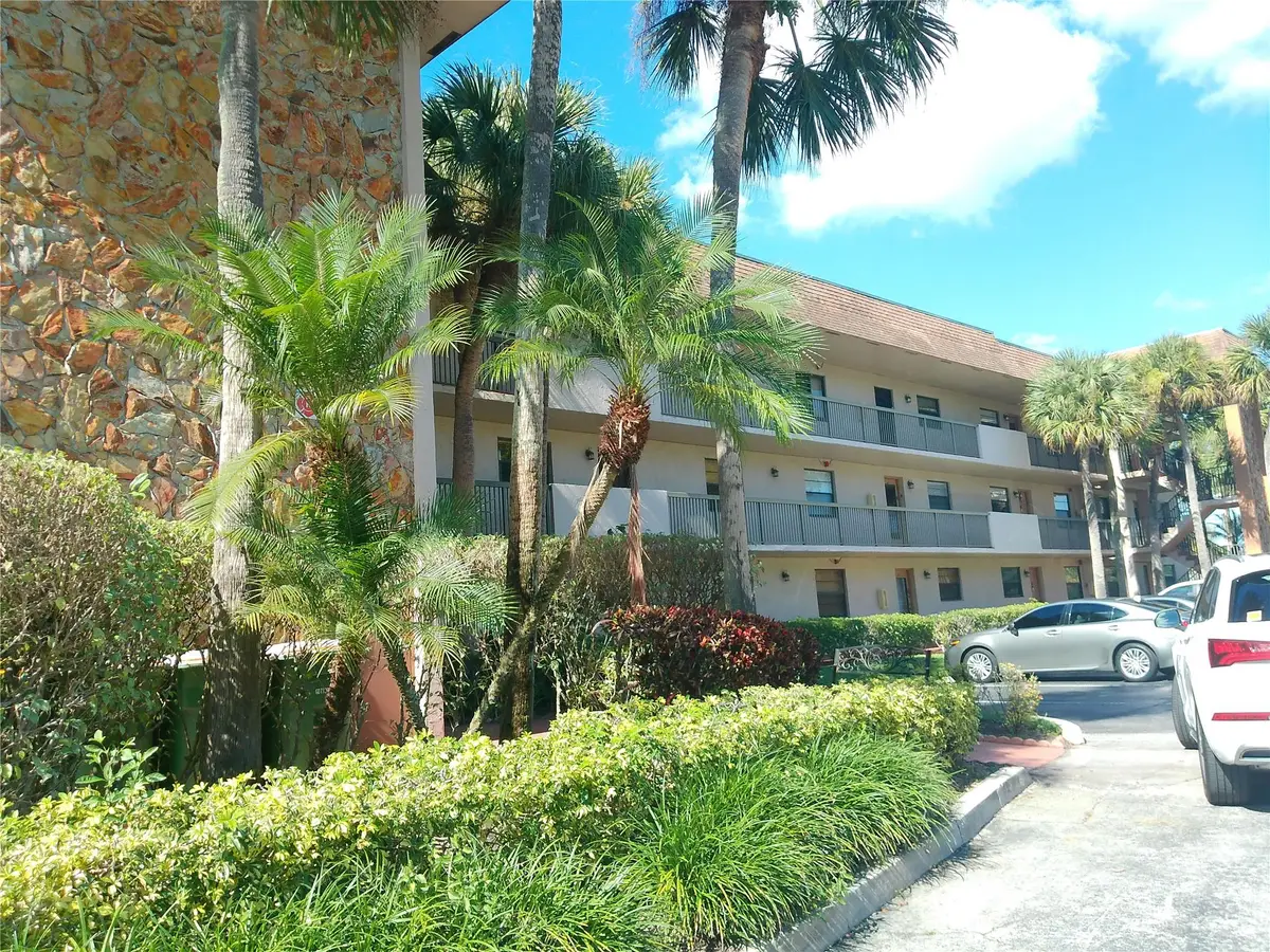 6085 N Sabal Palm Blvd #109, Tamarac, FL 33319 - Image #1