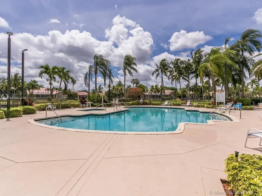 1043 Laguna Springs Dr, Weston, FL 33326 - Image #2