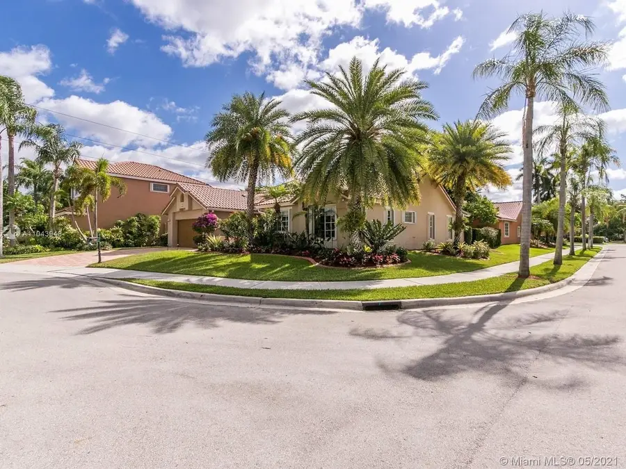 1043 Laguna Springs Dr, Weston, FL 33326 - Image #3