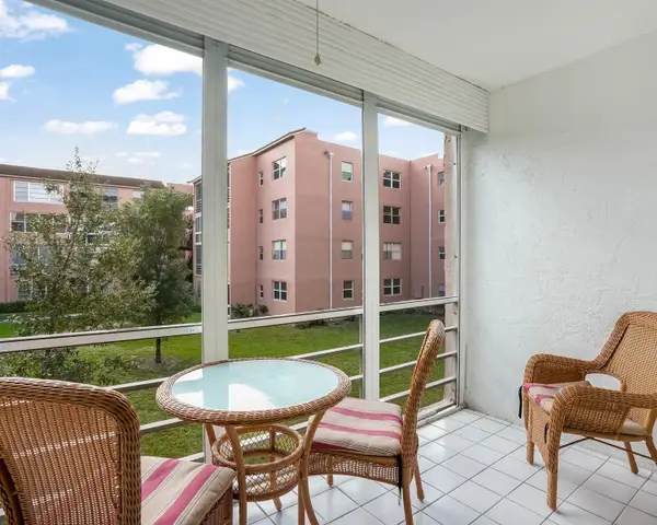 2851 Somerset Dr #205, Lauderdale Lakes, FL 33311