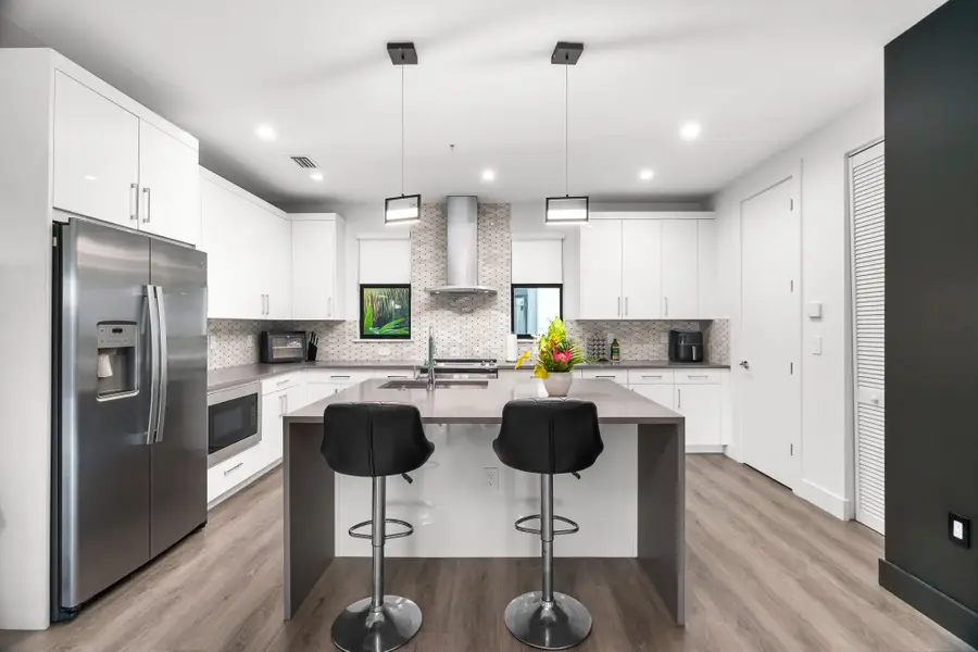 553 NE 21st Ct, Wilton Manors, FL 33305 - Image #3