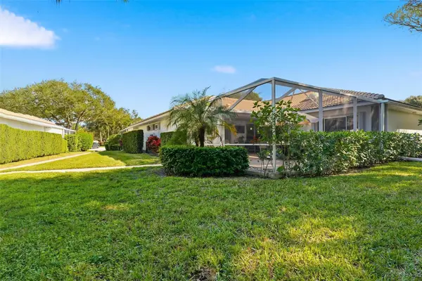 8701 Chapman Oak Ct, Palm Beach Gardens, FL 33410