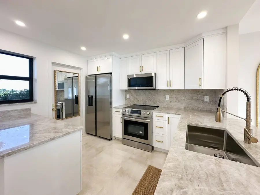 4800 Bayview Drive #503, Fort Lauderdale, FL 33308 - Image #2