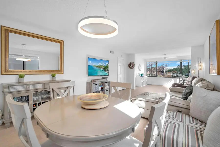 10738 W Clairmont Circle #206, Fort Lauderdale, FL 33321 - Image #3