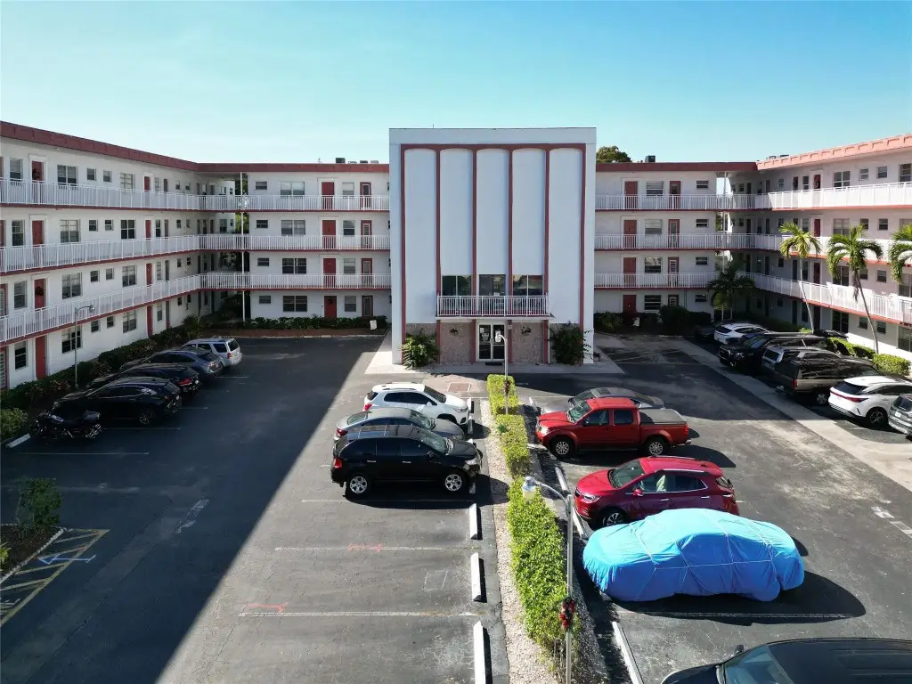 4000 NW 44th Avenue #208, Lauderdale Lakes, FL 33319 - Image #1