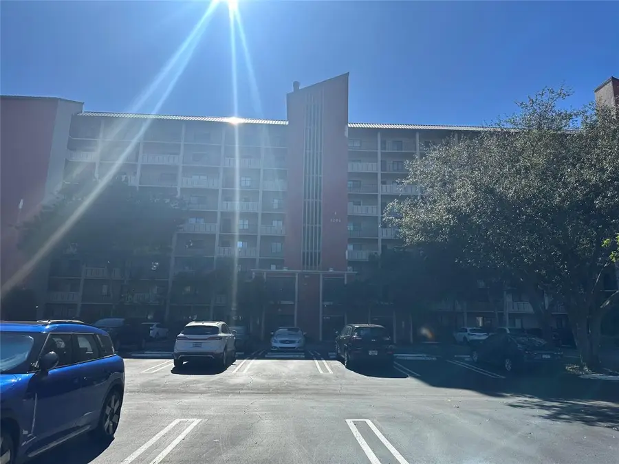 2206 S Cypress Bend Drive #305, Pompano Beach, FL 33069 - Image #2