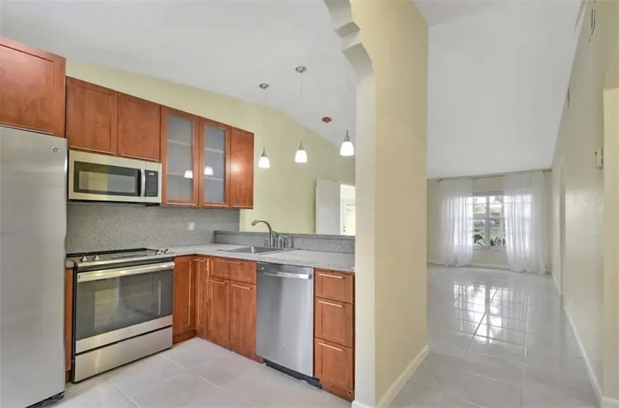 5544 Lakewood Circle #E, Pompano Beach, FL 33063 - Image #2
