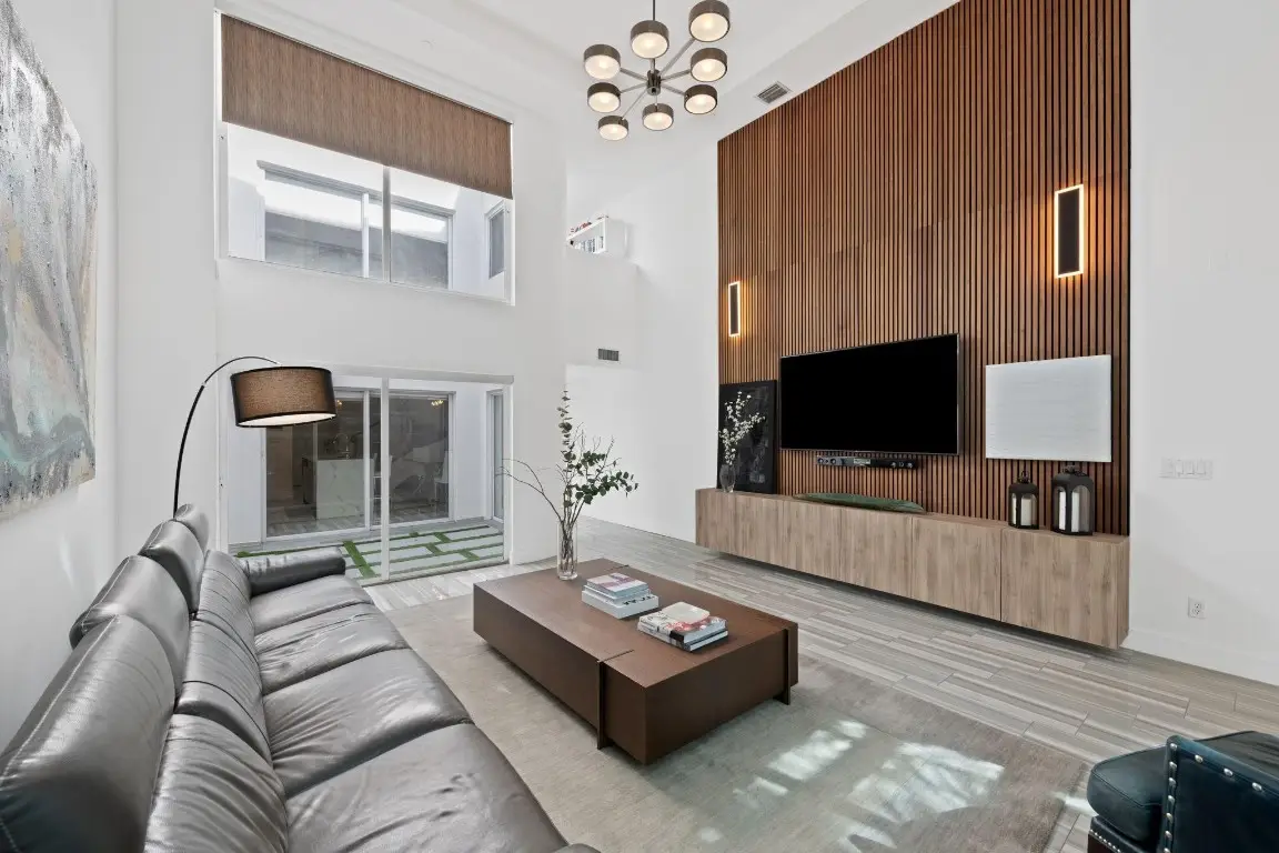 910 NE 16th Terrace #2, Fort Lauderdale, FL 33304 - Image #1