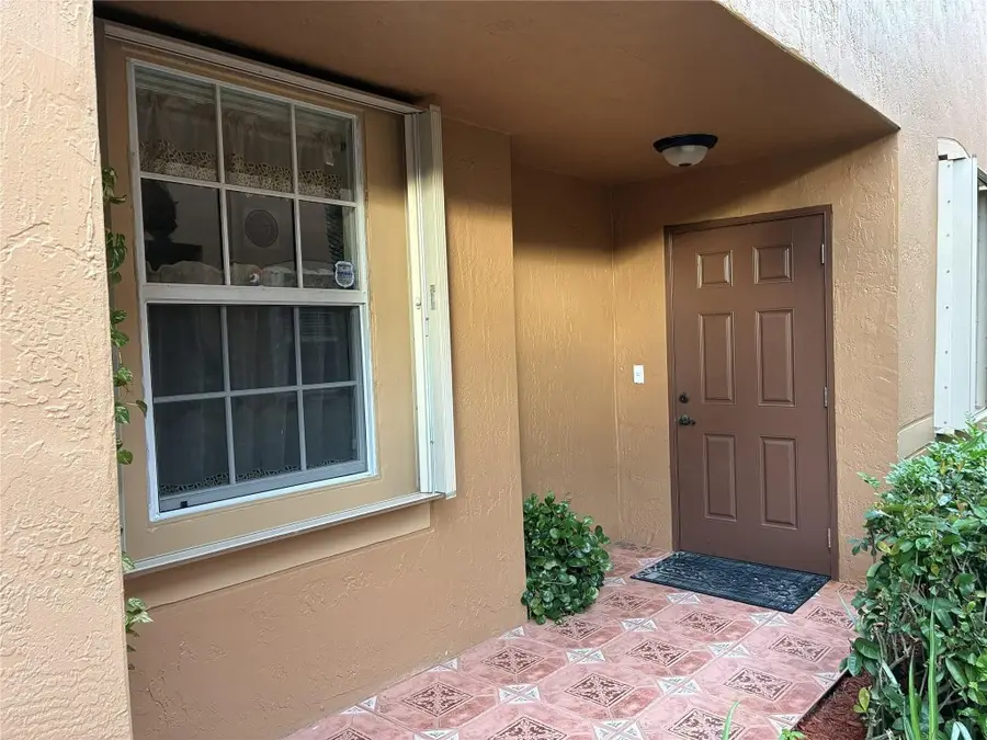 1552 Barcelona Way #6-19, Weston, FL 33327 - Image #2