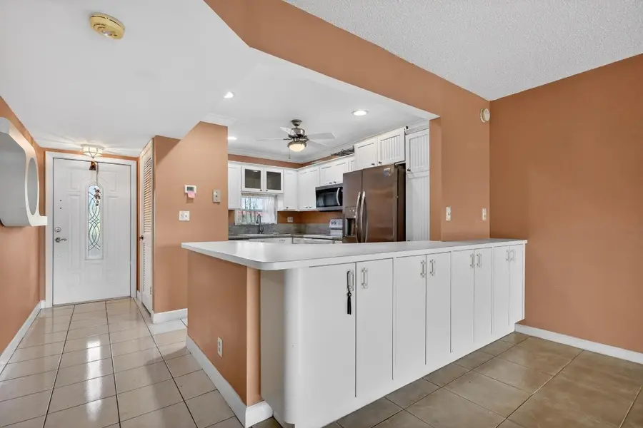 9410 N Hollybrook Lake Drive #303, Pembroke Pines, FL 33025 - Image #2