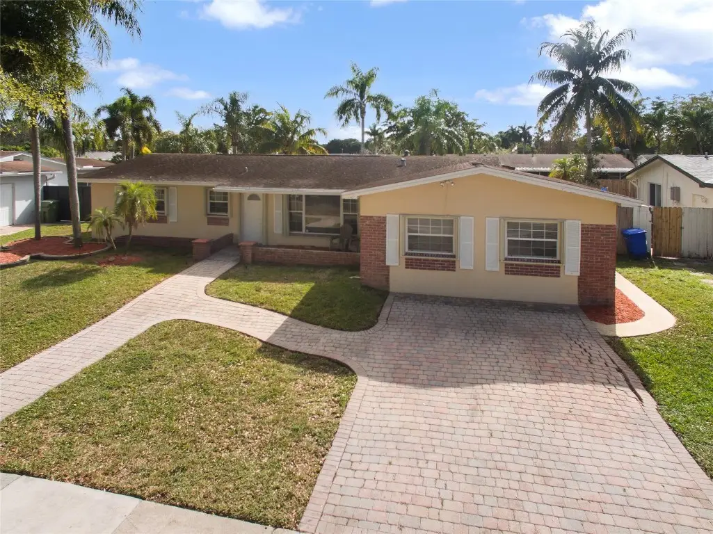 10430 NW 19th Street, Pembroke Pines, FL 33026 - Image #1