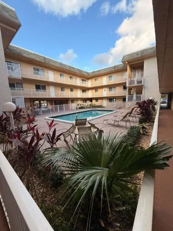 7910 Taft Street #109, Pembroke Pines, FL 33024