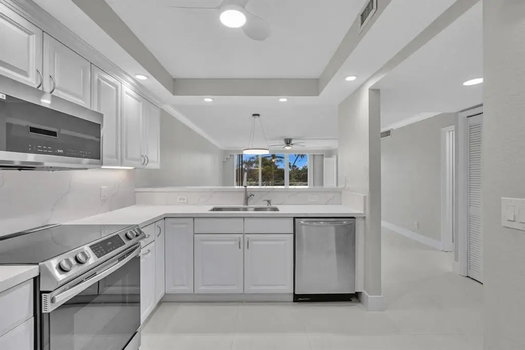 3800 Oaks Clubhouse Drive #201, Pompano Beach, FL 33069 - Image #1