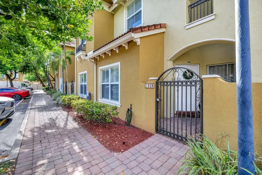 2851 W Prospect Road #1209, Tamarac, FL 33309 - Image #3