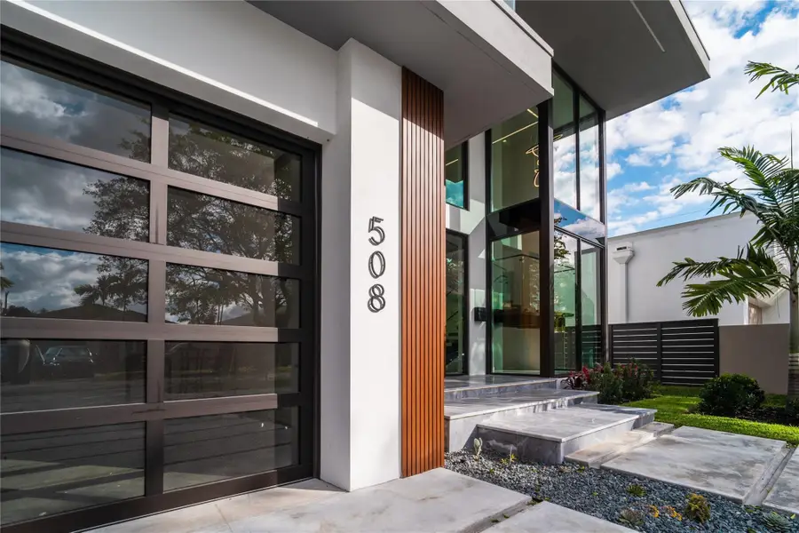 508 NE 9th Avenue, Fort Lauderdale, FL 33301 - #3