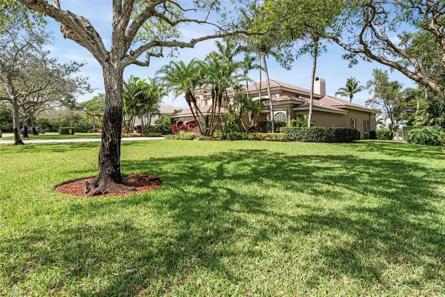 11047 Garden Ridge Court, Davie, FL 33328 - Image #2