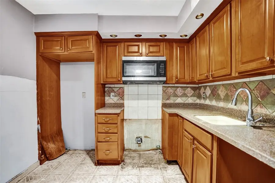 2801 Somerset Drive #101, Lauderdale Lakes, FL 33311 - Image #2