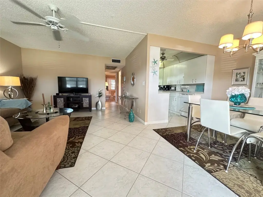 1076 Newport Q #1076, Deerfield Beach, FL 33442 - #1