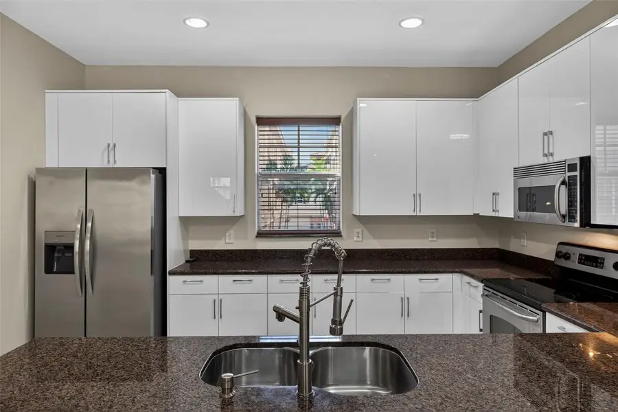 1033 NE 17th Way #1103, Fort Lauderdale, FL 33304 - Image #2